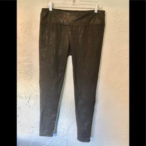 Athleta black textured/shiny legging